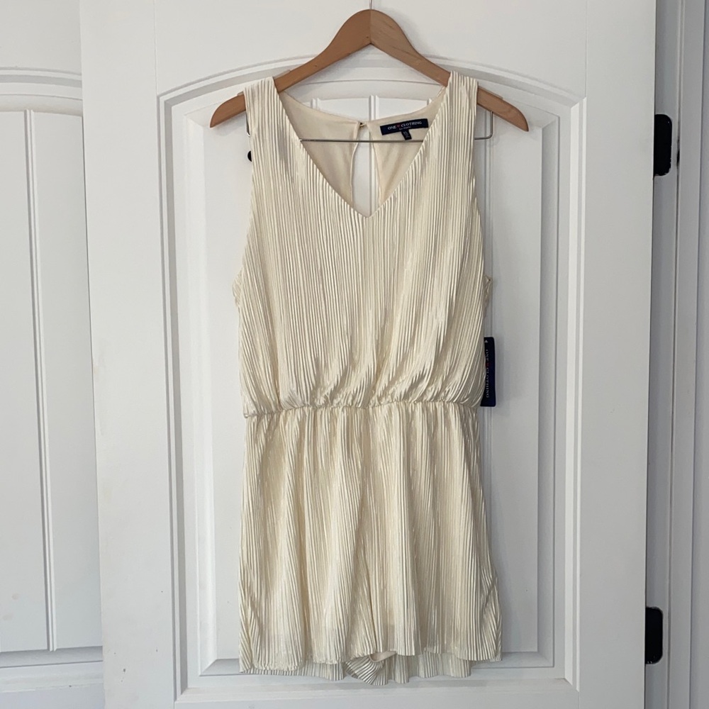 One Clothing Ivory Pleated Jumpsuit Romper size XL